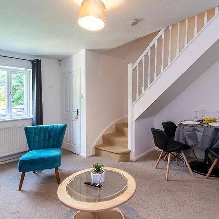 Derby - Willson Avenue Pet Friendly 2 Bedroom Apartment With Parking Bagian luar foto